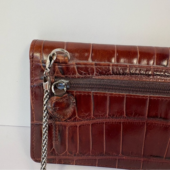 Elegant Croc-Embossed Crossbody Silver Chain Strap Purse - Picture 4 of 12